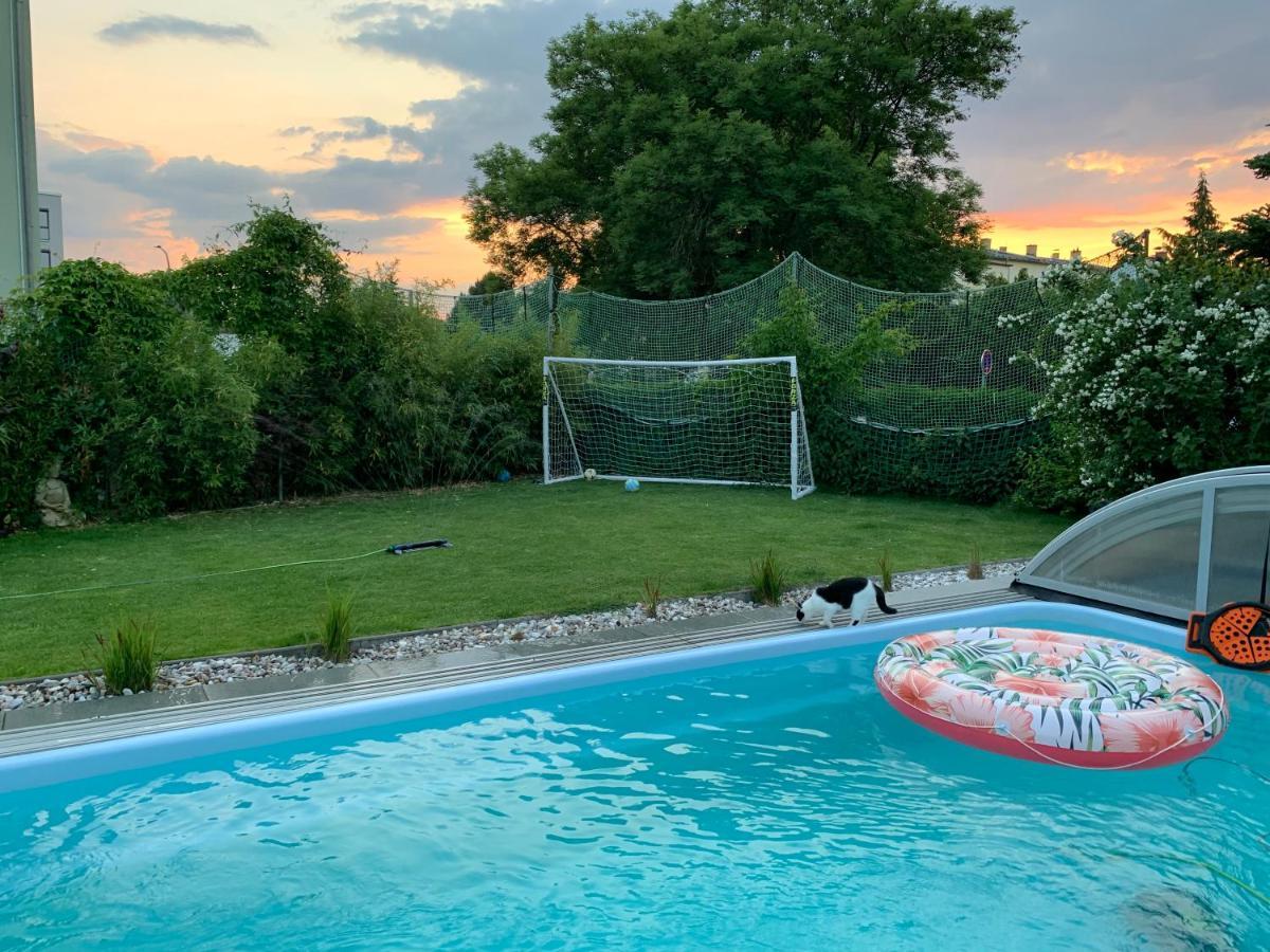 Pool & Lake Holiday Home 마르클리베르크 외부 사진