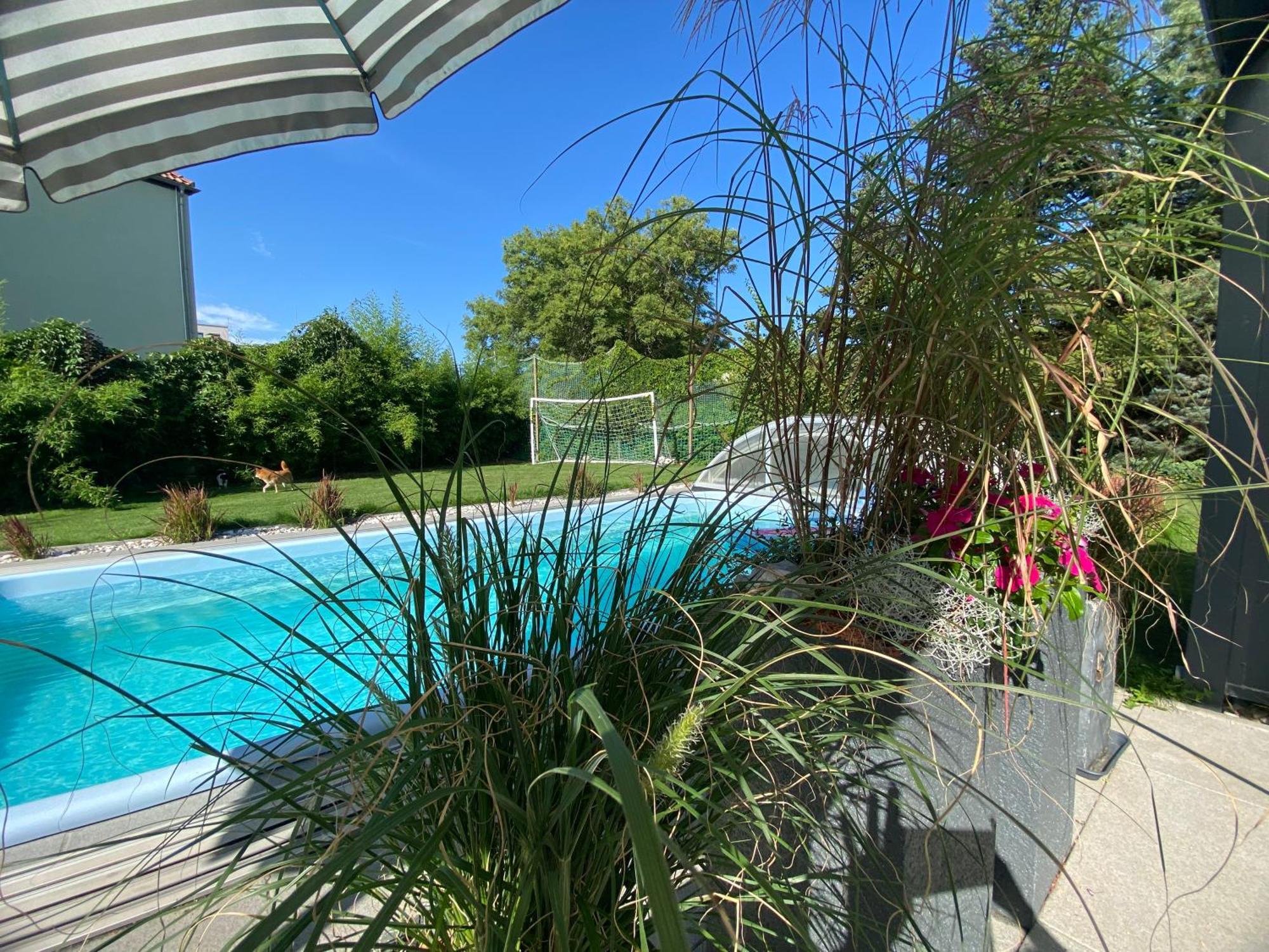 Pool & Lake Holiday Home 마르클리베르크 외부 사진